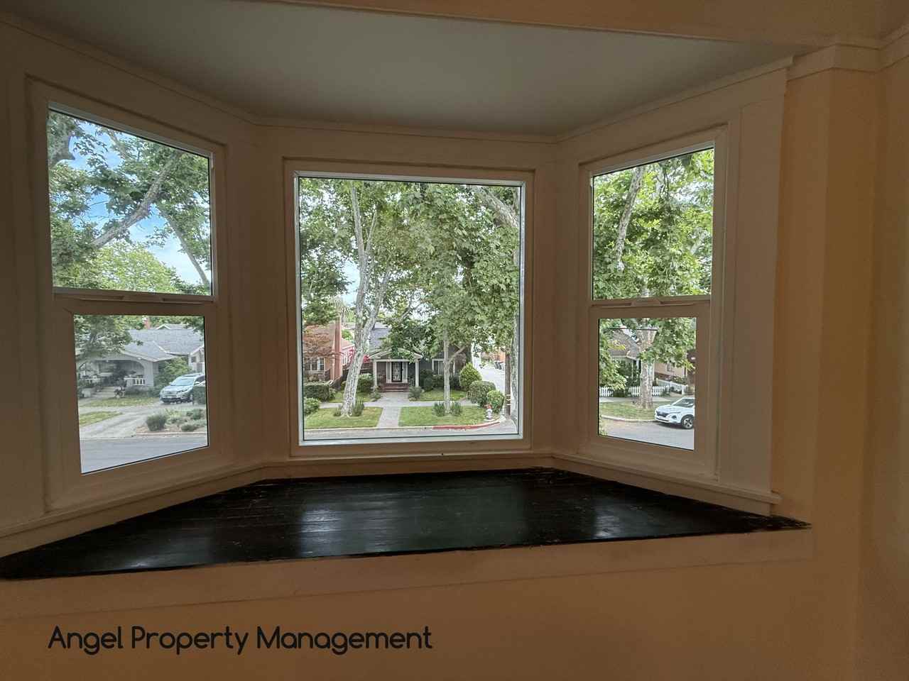 2114 23rd Street - Photo 2 of 12