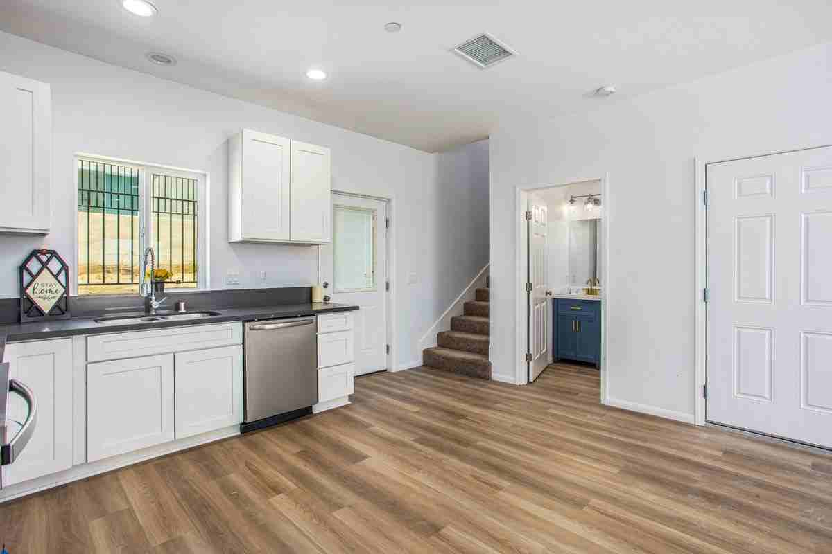 11075 Mesquite Ave - Photo 3 of 12