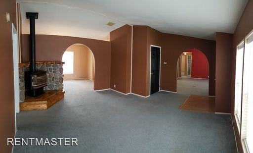 2060 E 500 N - Photo 3 of 15