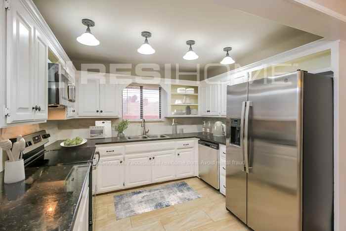 10612 Cecilia Dr - Photo 2 of 17