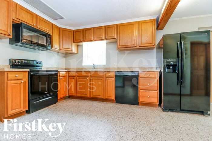 1019 45th St N - Photo 3 of 6