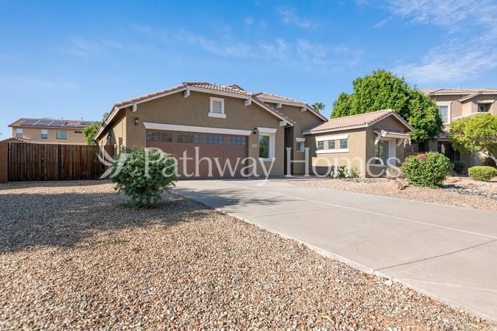 13843 W Watson Ln - Photo 2 of 26