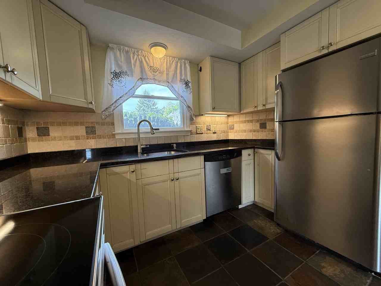 947 Washington St #2 - Photo 3 of 30