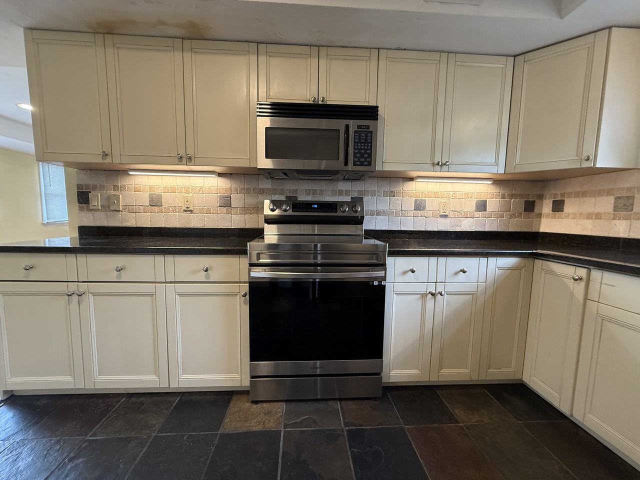 947 Washington St #2 - Photo 4 of 30