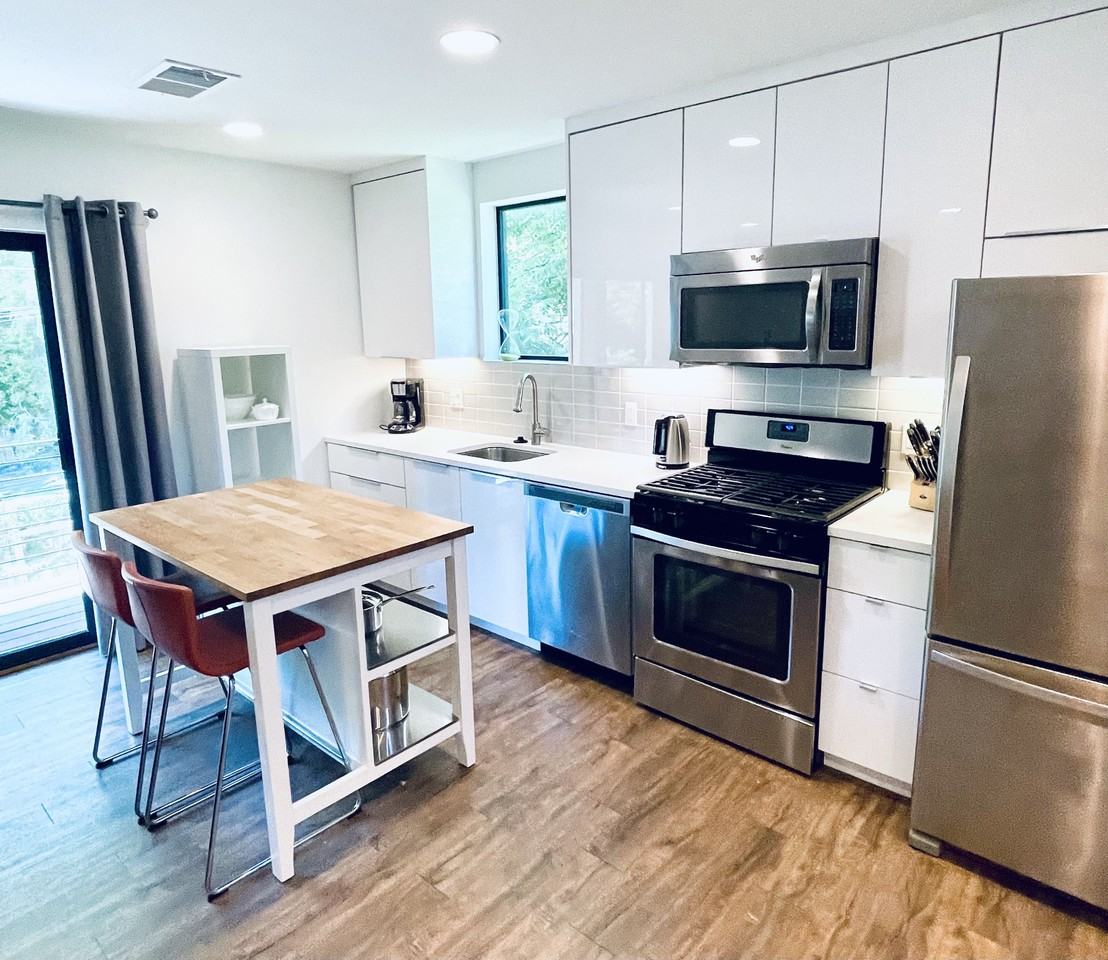 1905 Holly St #B - Photo 2 of 12
