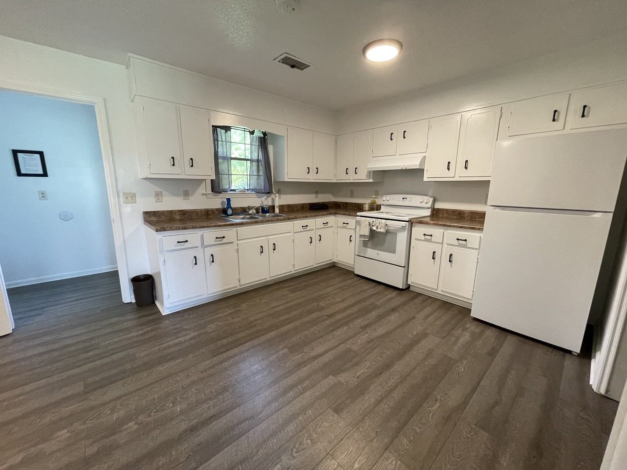 76 Glenbrook Dr - Photo 3 of 9