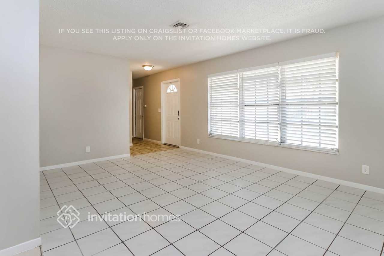 1132 Essex Dr - Photo 5 of 16