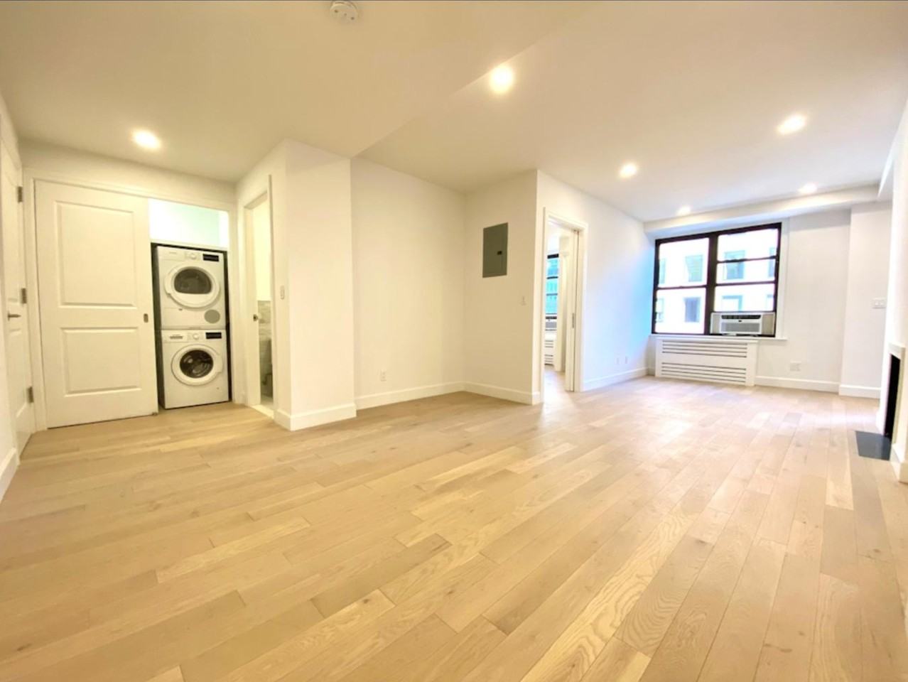 E 48th St #1807 - Photo 2 of 6