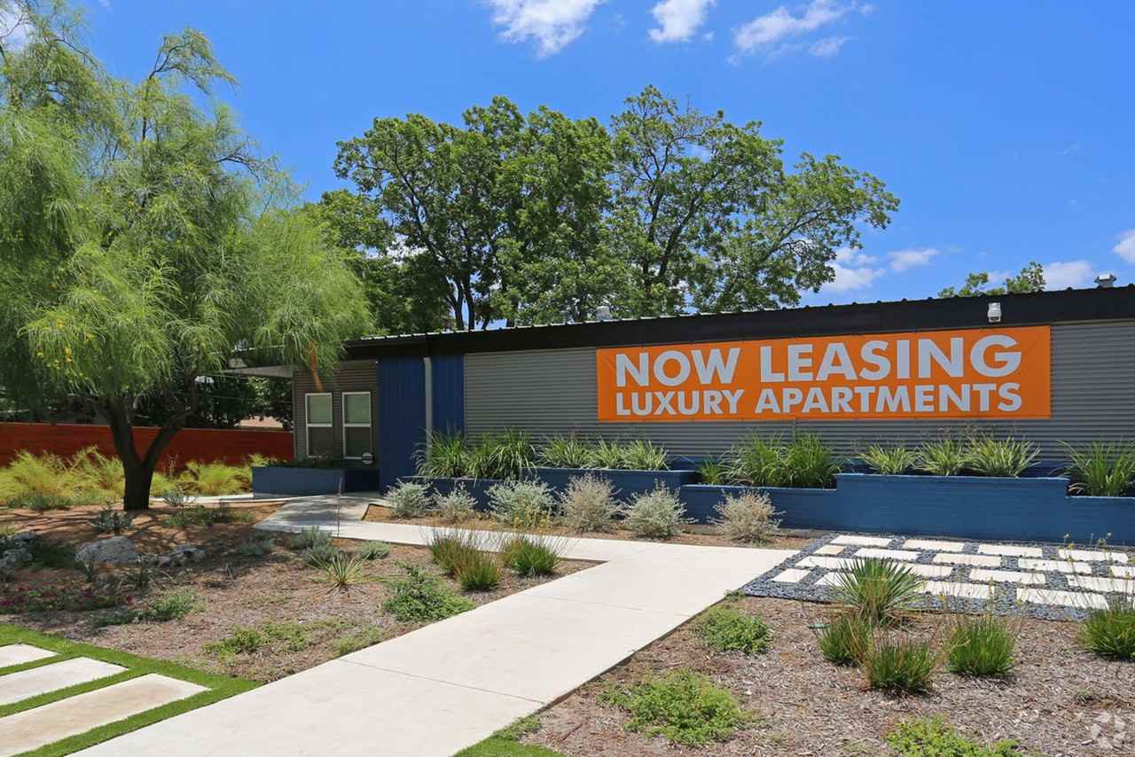 4019 Vance Jackson - Photo 6 of 50