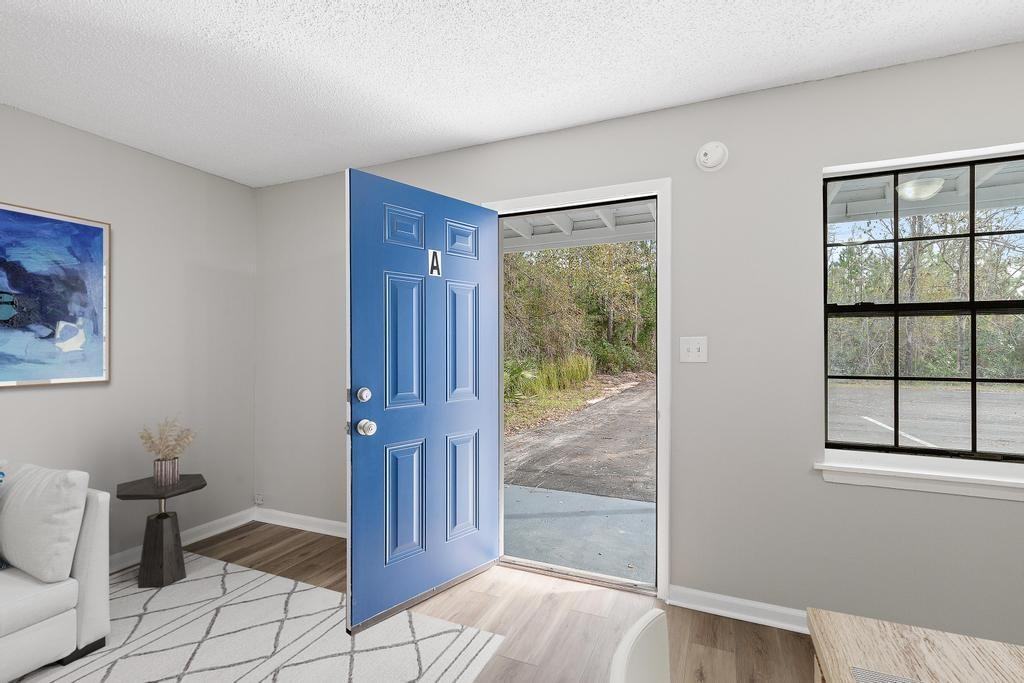 102 Cone St - Photo 2 of 10