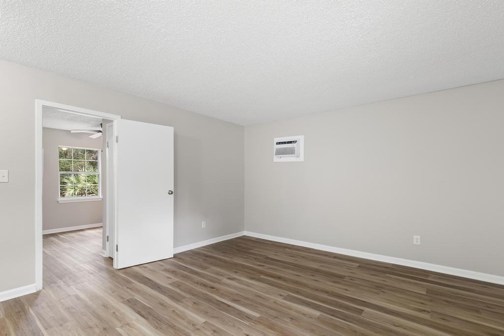 102 Cone St - Photo 7 of 10