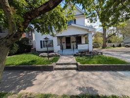 featured image of 439 W 11th St