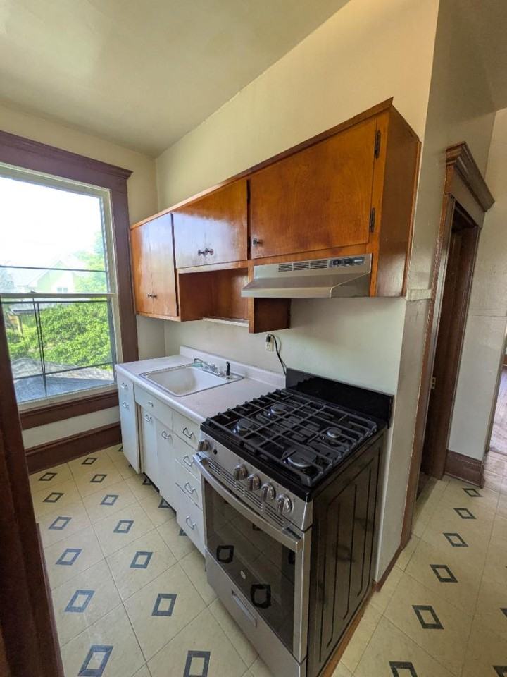 (Rent) 439 West 11th Street - Photo 4 of 10