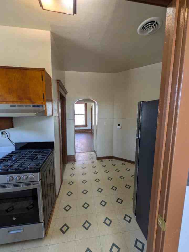 (Rent) 439 West 11th Street - Photo 5 of 10