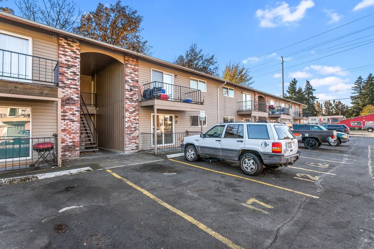 Emerald Grove Apartments - Photo 2 of 14