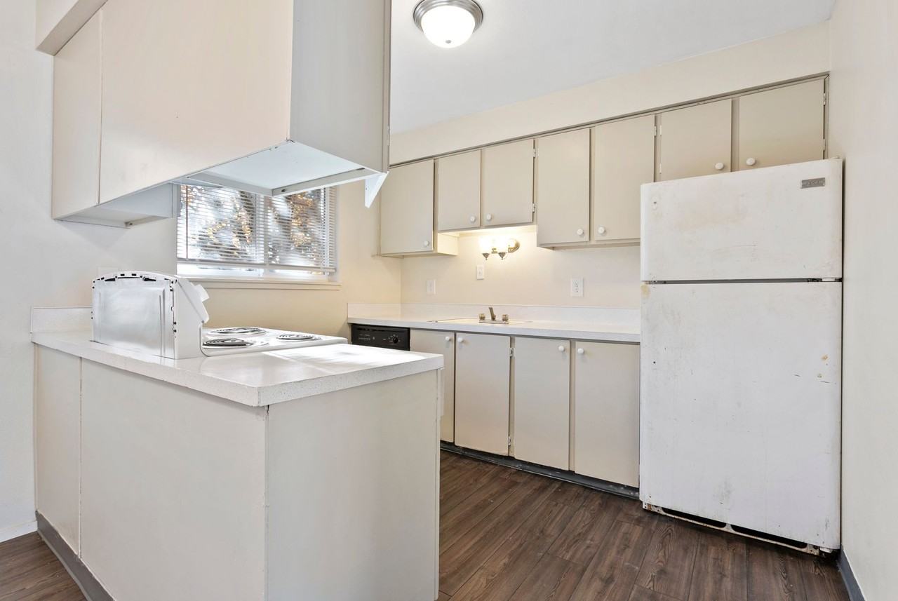 Emerald Grove Apartments - Photo 7 of 14