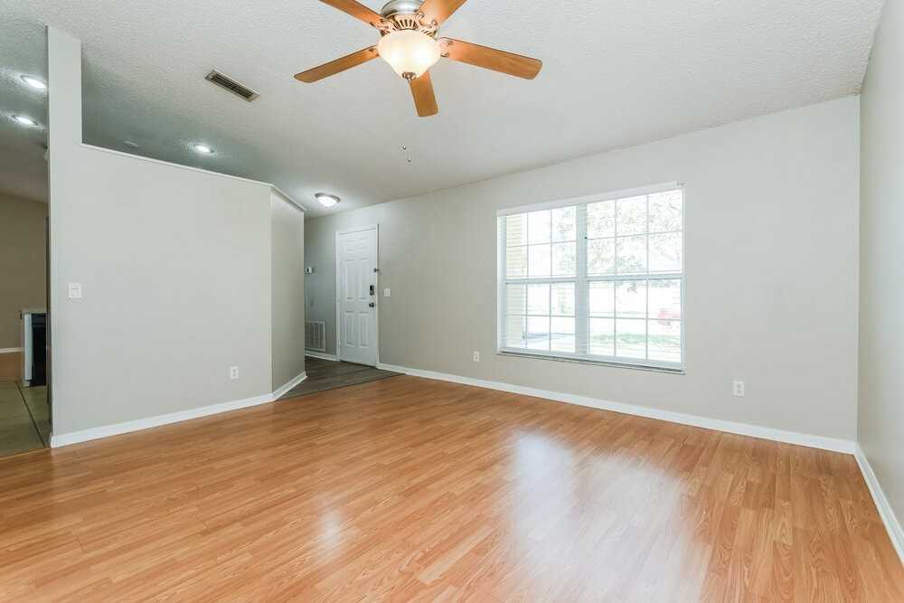 8642 Wellington Loop - Photo 3 of 16