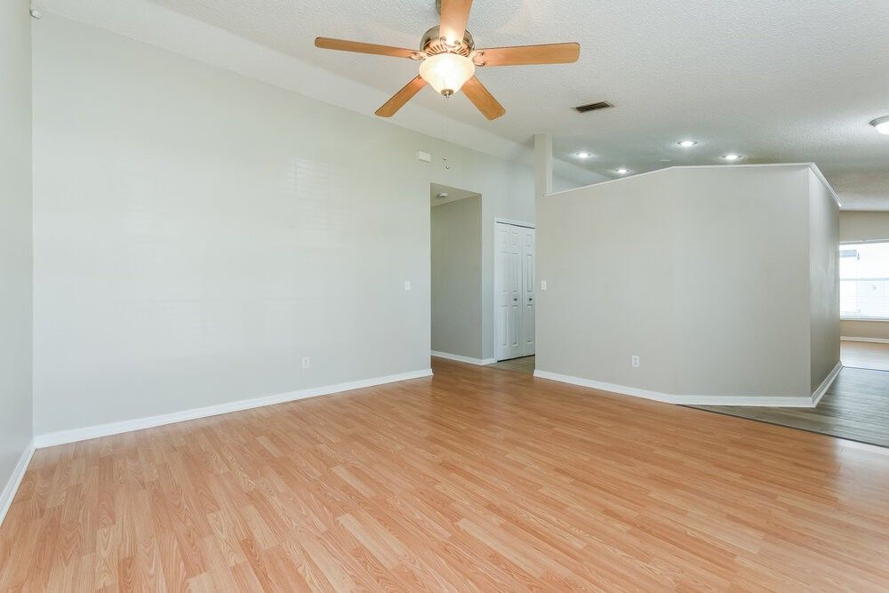8642 Wellington Loop - Photo 4 of 16