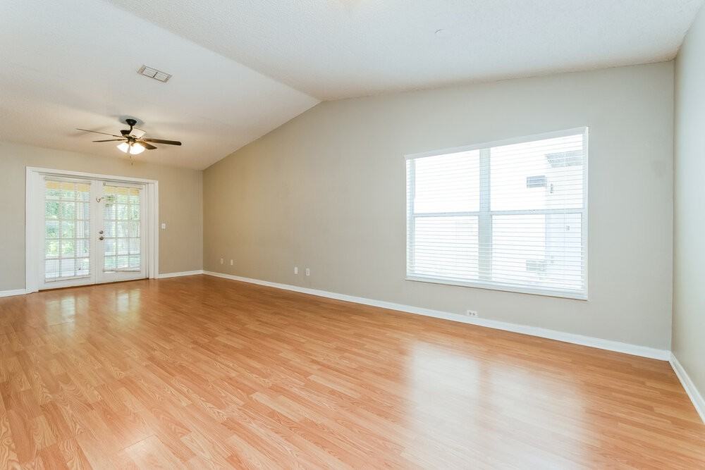8642 Wellington Loop - Photo 5 of 16