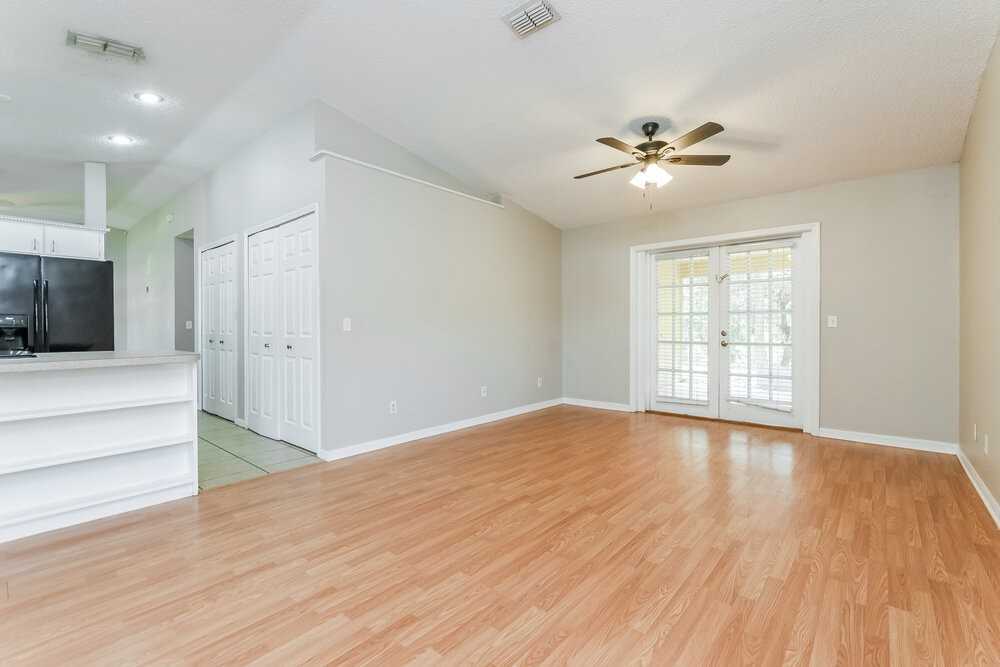 8642 Wellington Loop - Photo 6 of 16