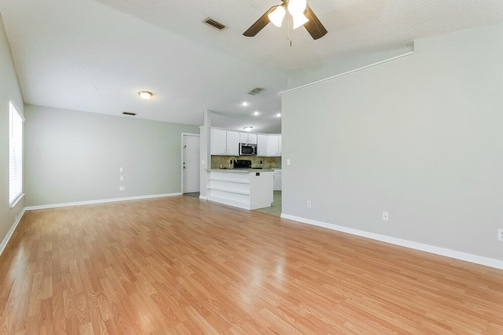 8642 Wellington Loop - Photo 7 of 16