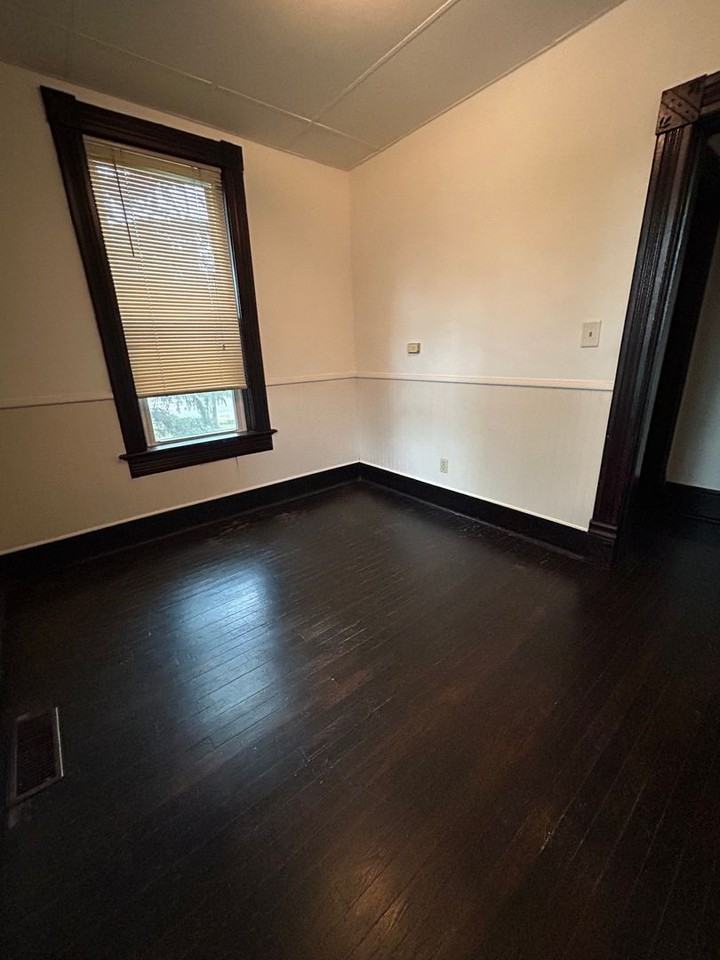 1639 Prospect St #12 - Photo 6 of 17