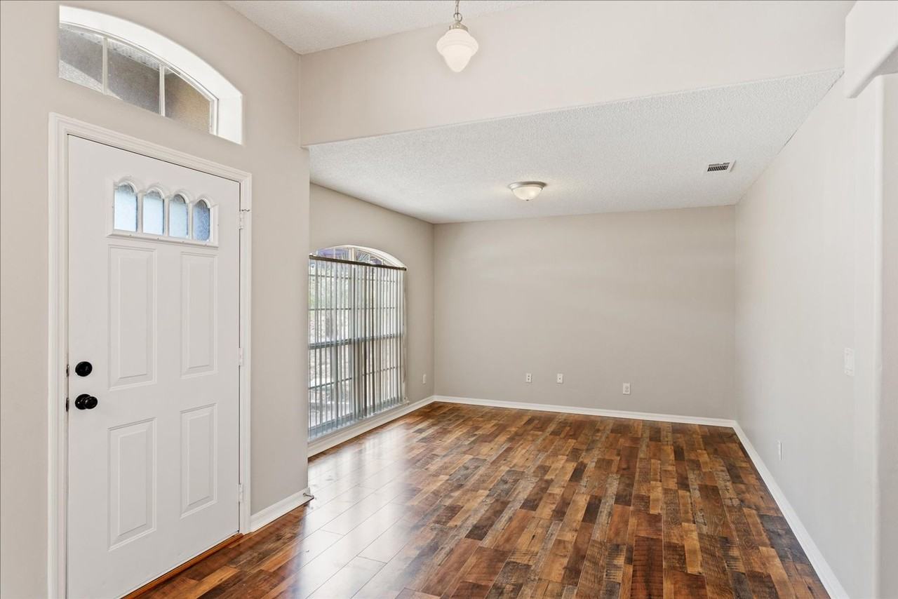 11640 Pineloch Loop - Photo 3 of 15