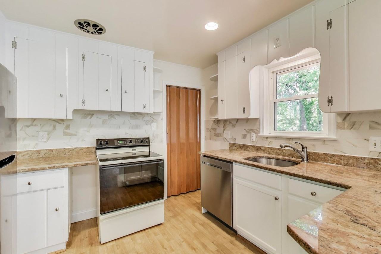 3215 Mccomas Ave - Photo 2 of 38