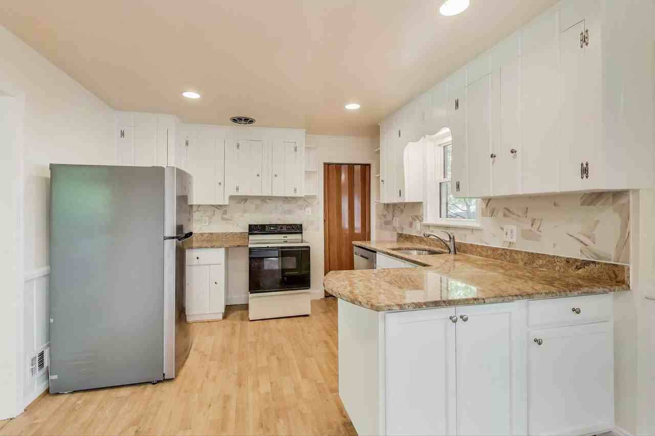 3215 Mccomas Ave - Photo 3 of 38