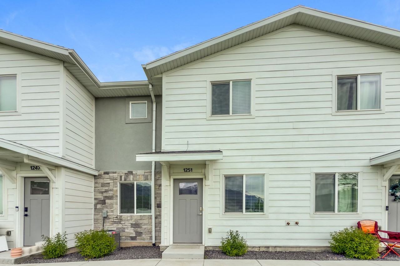 1251 N 450 E - Photo 2 of 36