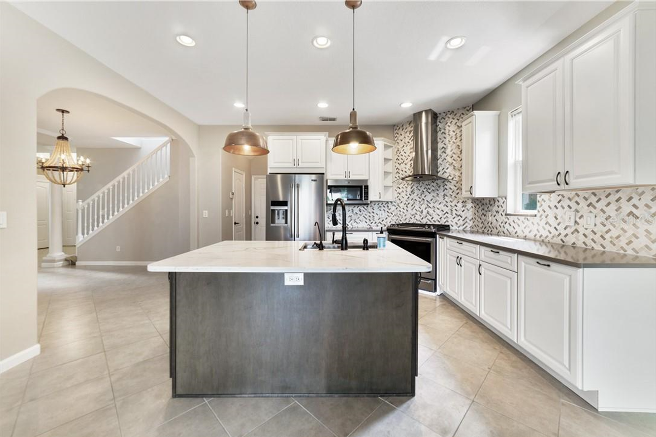 15601 Bay Vista Dr - Photo 2 of 28