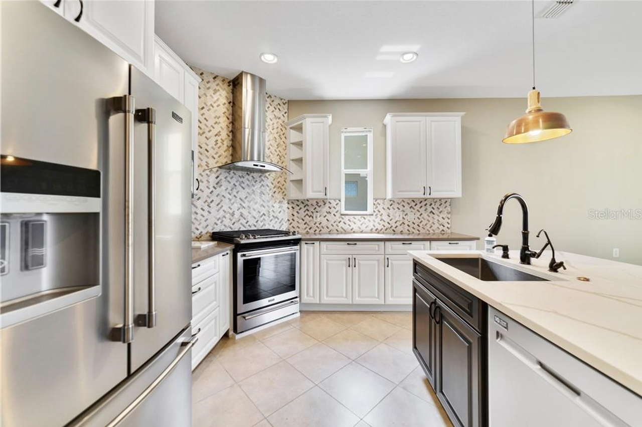 15601 Bay Vista Dr - Photo 3 of 28