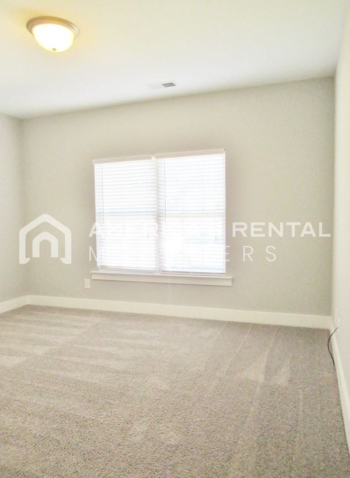 5596 Park Side Rd - Photo 4 of 28