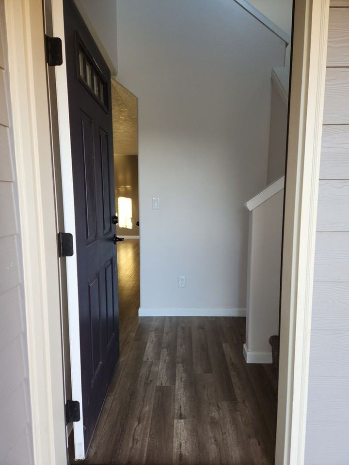 1252 Linden Ct - Photo 2 of 28