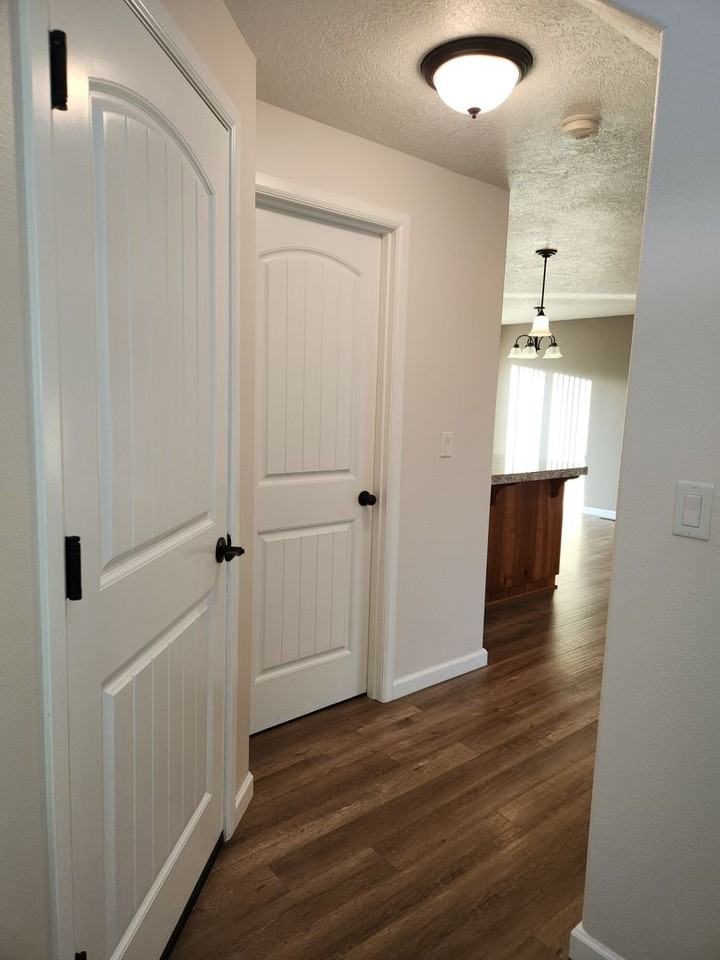 1252 Linden Ct - Photo 3 of 28