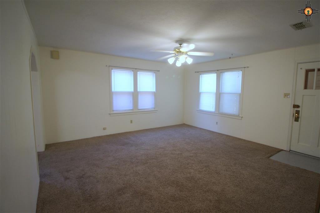 1421 Ross St - Photo 3 of 32