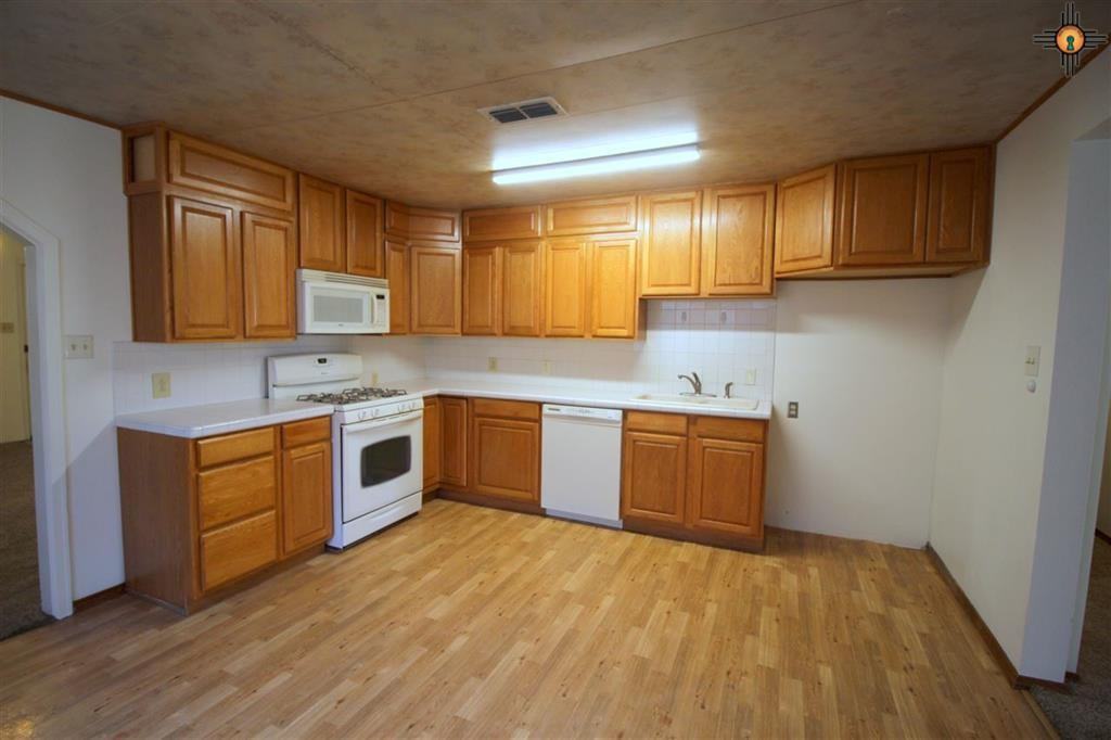 1421 Ross St - Photo 4 of 32