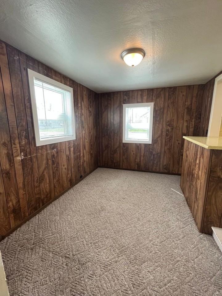 413 7th Street West - Photo 3 of 7