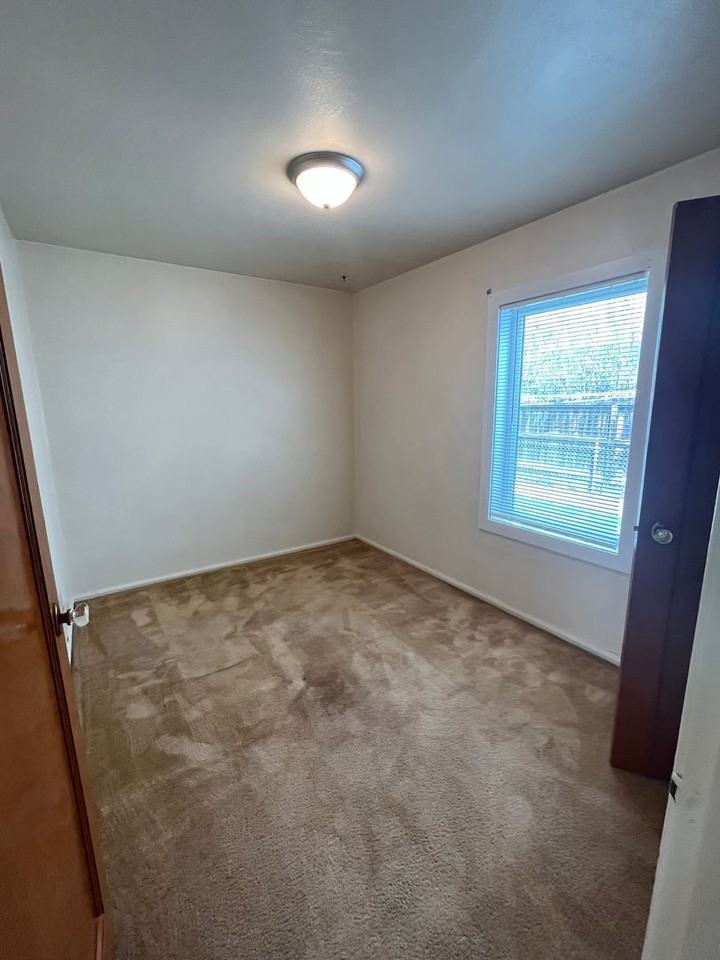 413 7th St W - Photo 6 of 7