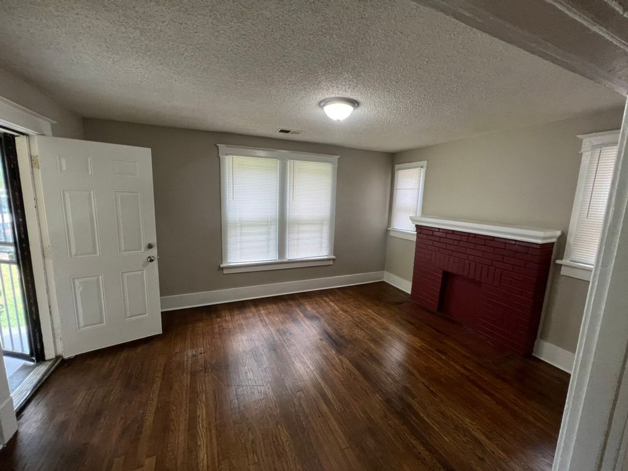 477 Marianna St - Photo 6 of 8