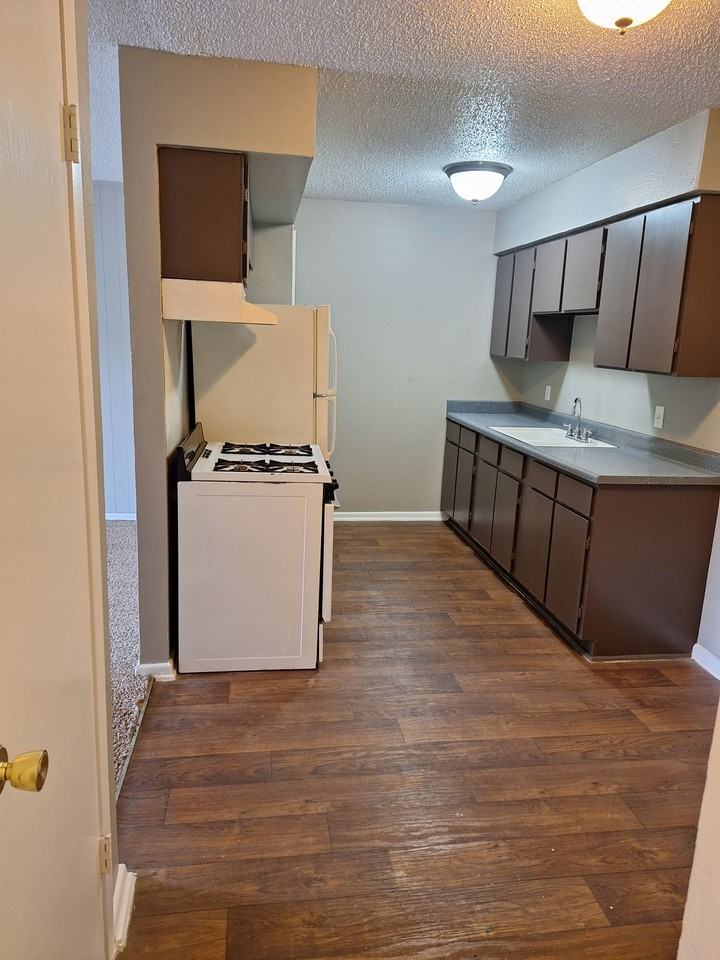 Lawnwood Apartments - Photo 3 of 12