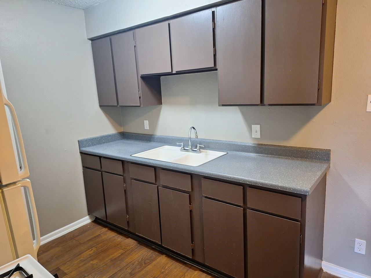 Lawnwood Apartments - Photo 5 of 12