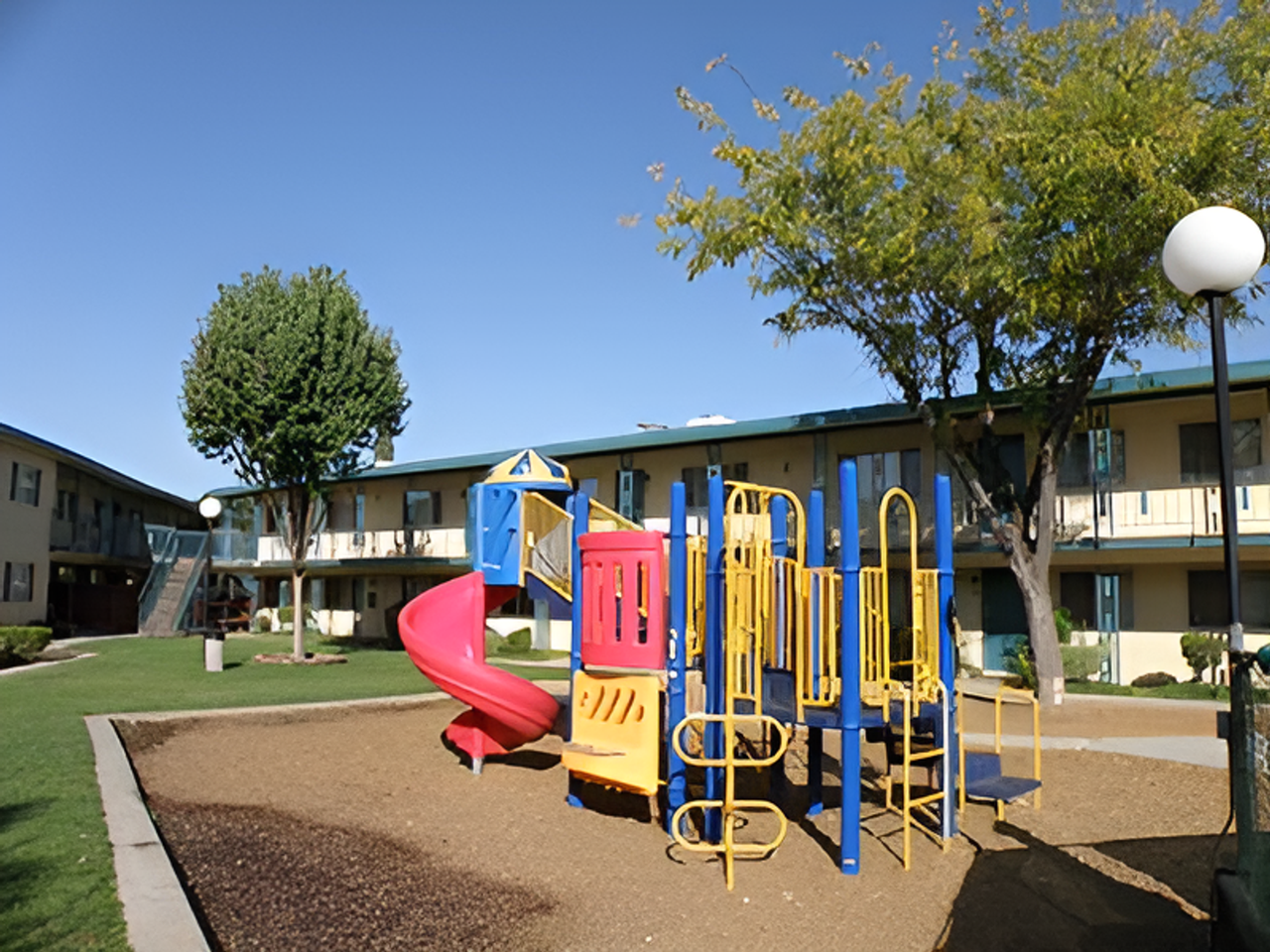 SEQUOIA GARDENS APTS - Photo 3 of 17
