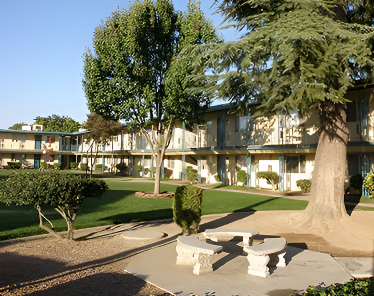 SEQUOIA GARDENS APTS - Photo 5 of 17