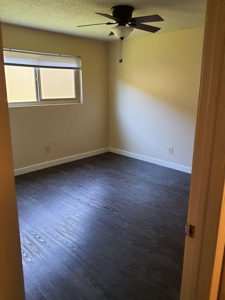 SEQUOIA GARDENS APTS - Photo 6 of 17