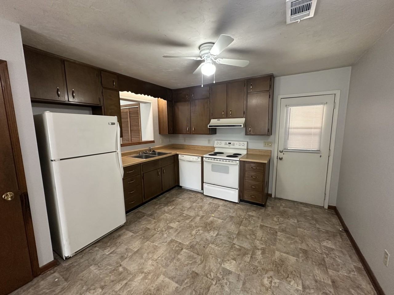 2084 Pats Pl - Photo 6 of 16