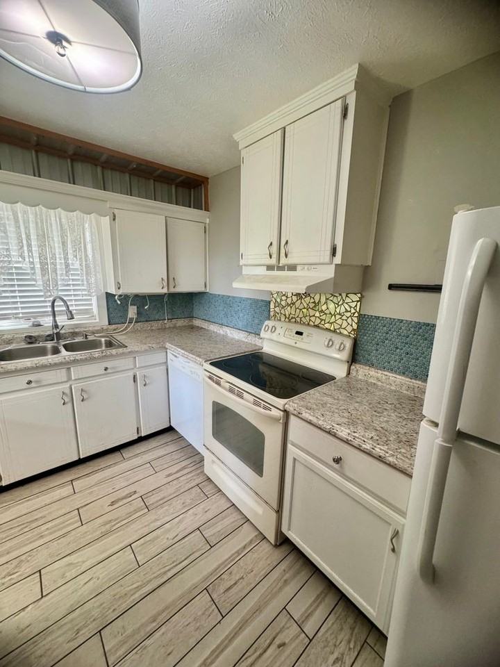 200 N Jefferson St - Photo 3 of 11