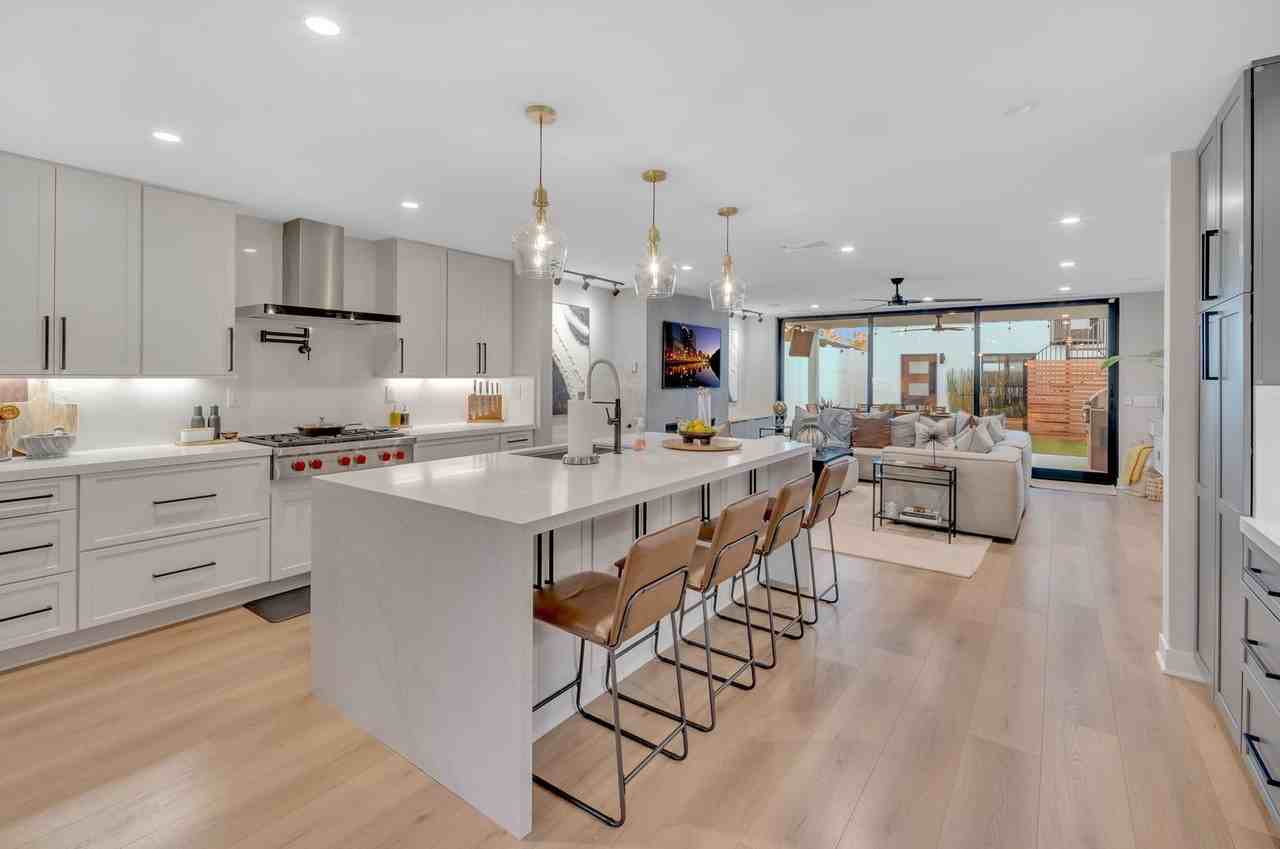 437 Alameda Boulevard - Photo 5 of 18