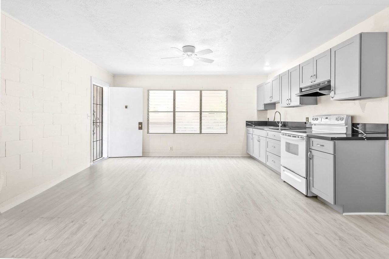 1630 Monte St - Photo 3 of 18