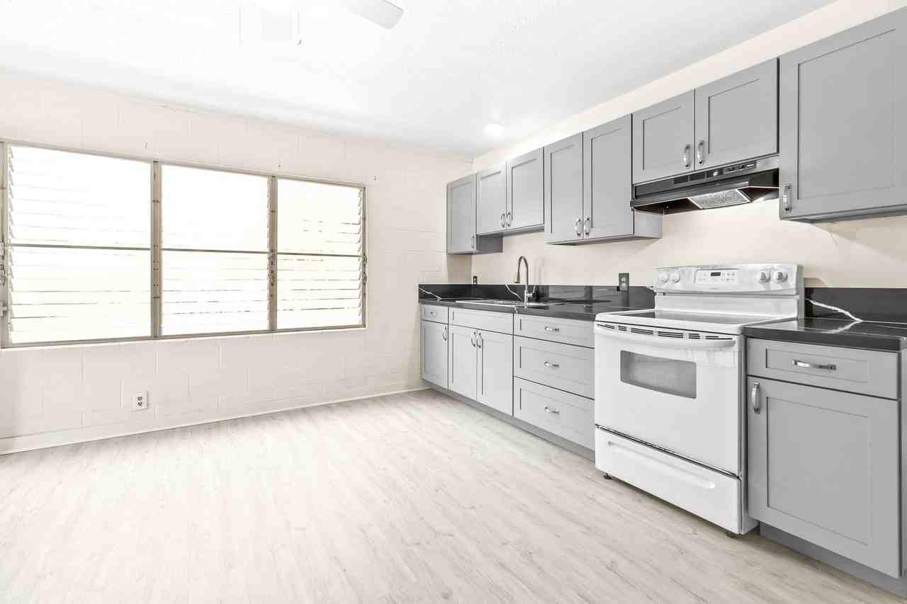 1630 Monte St - Photo 4 of 18